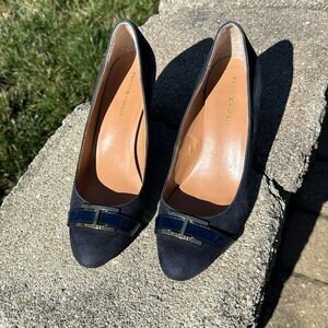 TOMMY HILFIGER~BLUE SUEDE~WEDGE~ 3” HEELS~GOLDTONE HILFIGER BUCKLE ON TOE~BR